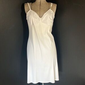 Vintage Vanity Fair Plain White Nylon Slip Size 34